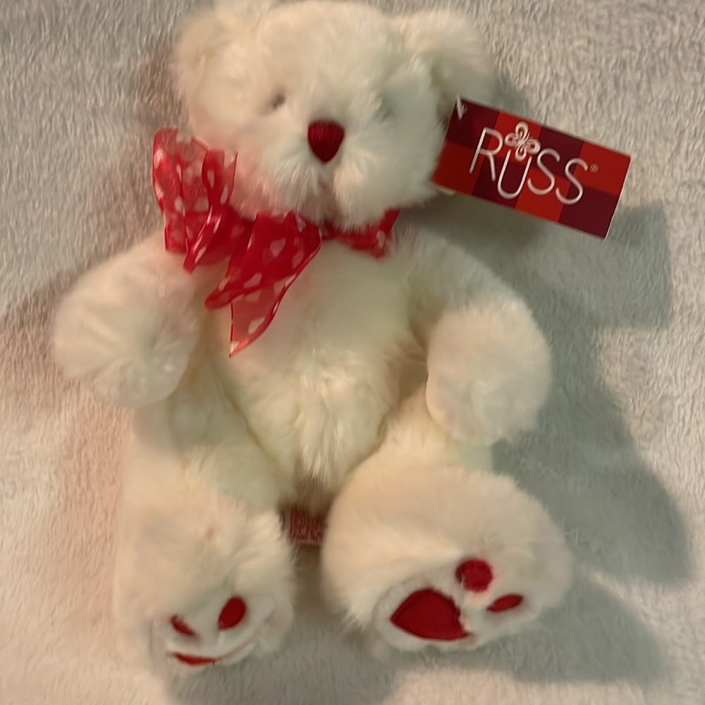 Russ Berrie Retired 8” Heartley Bear NWT! Would Make a Great Valentines Gift!